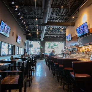 On The Thirty | Sports Bar Sherman Oaks