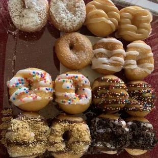 Sampler 16 mini donuts