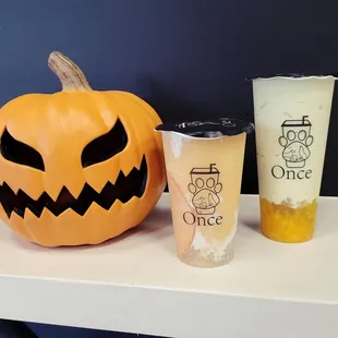 L2R: Peace Pomelo Sargo (2.5 stars) and Avocado &amp; Mango Smoothie (3.5 stars)