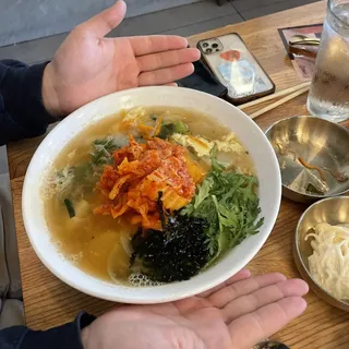 Kimchi Kalguksu