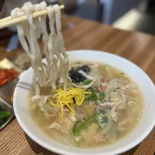 Chicken Kalguksu