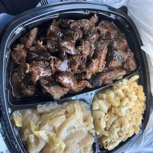 Rib tip plate with Mac and cheese and cabbage for the sides