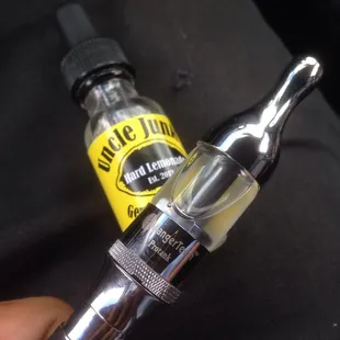 Kangertech Protank 1 and Uncle Junk's Hard Lemonade 6mg. Too good! Lol