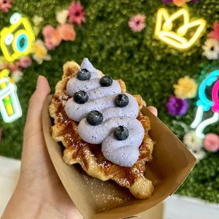 Fresh Blueberry Croffle (IG: @mylifeaskat_)