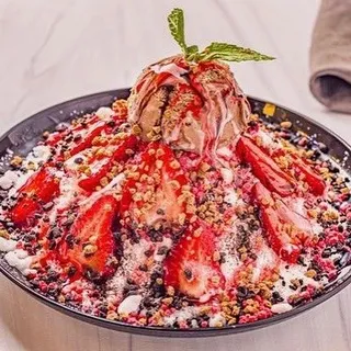 Strawberry Crunch Bingsu