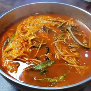 S3. Spicy Beef Soup with Bracken, Leek & Eggs