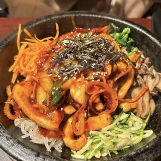 R4. Spicy Calamari Bibimbap