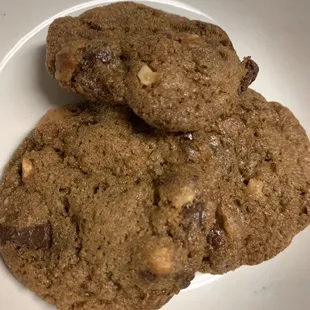 Closer look at their chocolate Mac nut cookies. Crispy and chewy cookies.