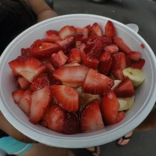 Acai bowl w/ strawberries! A lot of strawberries for only $1 more!