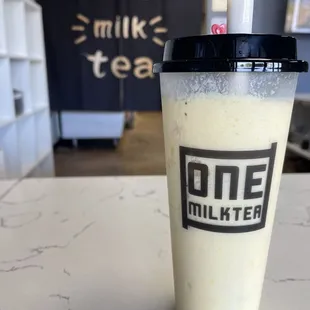 Smoothie (half mango and passion fruit)