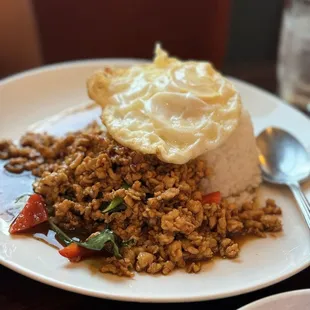 Gai pad krapow (stir fried chicken with basil, rice and egg)