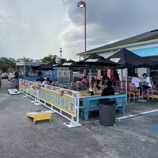 San Jose Blvd and the car wash behind and the outside tables are full at One Night Taco Stand.