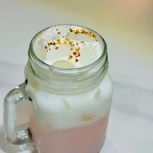 A sweet sip of bliss!  Refreshing Strawberry Kiss Osmanthus--fruity, floral, and oh-so-dreamy.