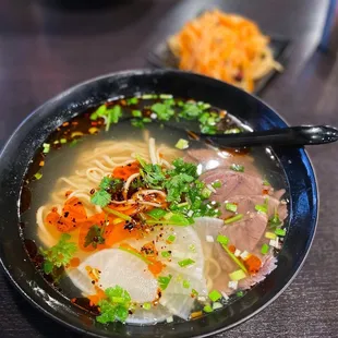 lanzhou beef noodle soup (兰州牛肉面)