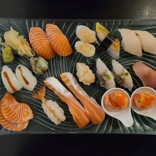 Nigiris: squid, Salmon, Salmon belly, walu, makareal, scallop, sweet shrimp, white tuna, salmon sashimi