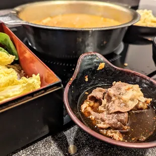 Beef, sauce, and pot