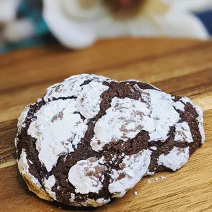 Chocolate crinkle cookies