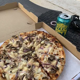 12" with mushroom, red onions, and pineapple