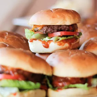 4 oz smashed beef patty, tomato, lettuce, cheddar and One Star burger sauce on a brioche bun. Grab a single, double or a bag of 6 to go!