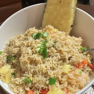 B17. Pineapple Shrimp Fried Rice