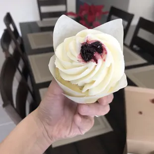 Almond cupcake with berry filling