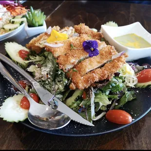 One waan house cracking salad with crispy chicken