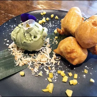 Fried banana with ice cream