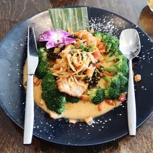 Grilled salmon peppercorn curry