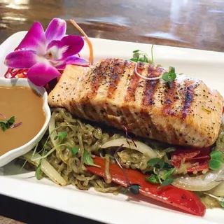 Grilled Salmon with Spicy Moroheiya