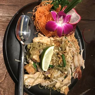 Moroheiya Pad Thai