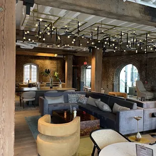 Great bar/restaurant/chillin space