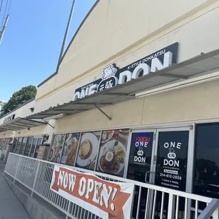 the outside of a restaurant
