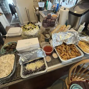 Bottom right (two items - half tray lumpia &amp; half tray palabok)