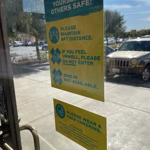 a sign on the door of a restaurant