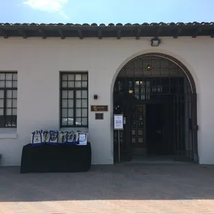 Love how they put things out for people to have.  goodie bags, craft kits or binoculars for looking at the gardens