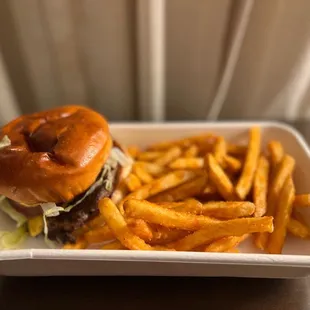 Cheeseburger with Seasoned Fries