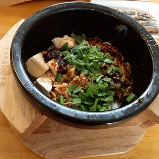 Y1. Yunnan Soft Tofu Rice Noodles (Meat ) Warm dish