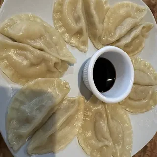 Boiled pork dumplings