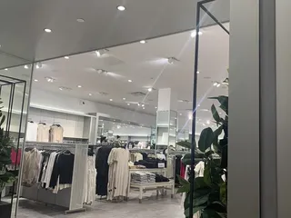 H & M