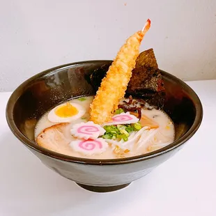 R9. Ultimate Tonkotsu White Ramen