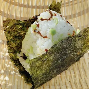 Shio konbu omusubi