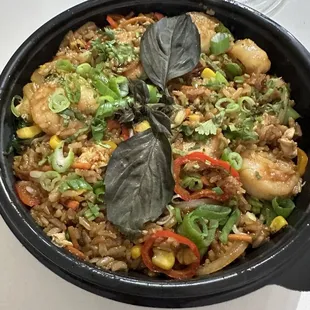 Pineapple fried rice with chicken and shrimp