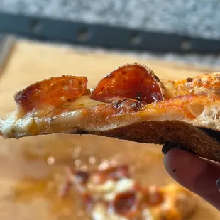 Very little flop ;) Crispy, chewy flavourful crust! Eat the damn crust people Lol! It&apos;s the best part!