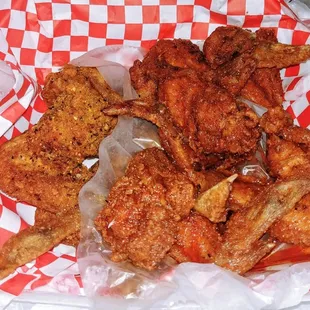 food, chicken wings, chicken, bbq wings, fried chicken, fried chicken wings, poultry, bbq chicken, chicken wings and fried chicken