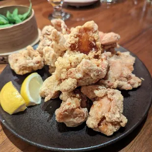 Karaage $14 (10pc) 鶏唐揚げ Fried chicken flavored with a garlic soy sauce.