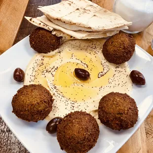 Falafel with Hummus (real homemade quality) with some Pita bread