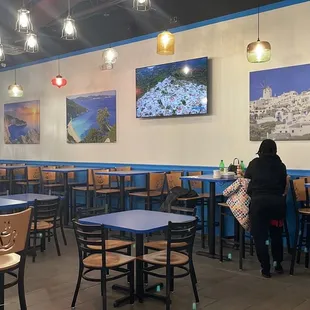 Dine in area .