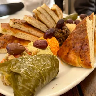 Grilled Pita Bread with combination hummus - loved the pita bread (04/2023)
