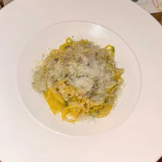 Clams With Saffron Spaghetti