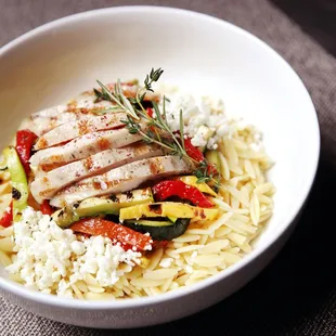 Mediterranean Lunch Customiza-Bowl (Available Vegetarian or w/chicken, salmon or steak)